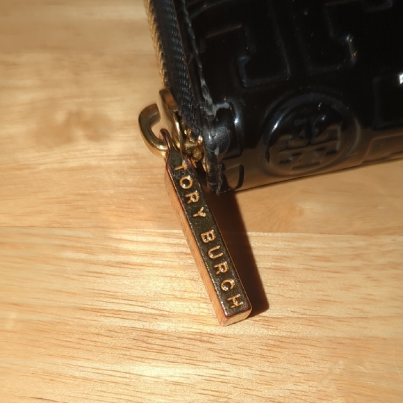 Sleek Black Tory Burch Wallet with Gold Zipper - Picture 4 of 9